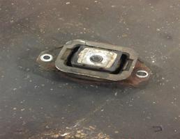 Опора двигателя для Land Rover Range Rover Sport L320 2005-  запчасти бу