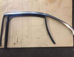 уплотнитель стекла двери задний левый для Mercedes-Benz W205 C-classe 2014-2018  запчасти бу