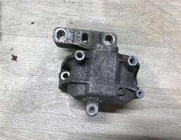 Опора двигателя правая для Skoda Superb 2008-2015  запчасти бу