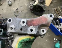 Опора КПП для Volkswagen Passat (B7) 2011-2015  запчасти бу