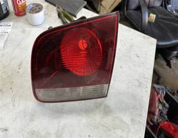 Фонарь задний внутренний правый для Volkswagen Touareg 7L 2002-2006  запчасти бу