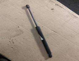 Амортизатор крышки багажника для Audi Q7 (4L)  2005 - 2009  запчасти бу