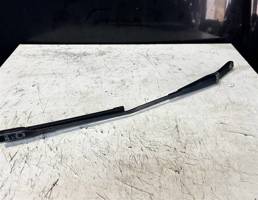 Поводок стеклоочистителя передний правый для Audi A6 (C7 4G)2011-2014  запчасти бу