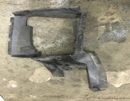 Воздуховод радиатора правый для Audi Q7 (4L)  2005 - 2009  запчасти бу