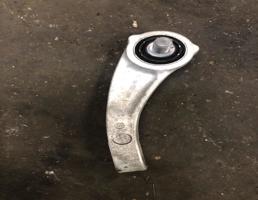 Стойка переднего стабилизатора для Mercedes-Benz W205 C-classe 2014-2018  запчасти бу