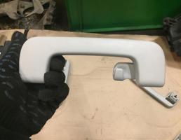 Ручка потолочная для Audi A6 (C6 4F) Allroad quattro 2005-2012  запчасти бу