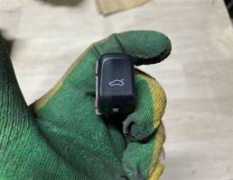 Кнопка открывания багажника для Audi A4 (B8) 2007-2012  запчасти бу
