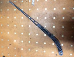 Поводок стеклоочистителя передний правый для Audi A6 (C6 4F) 2005-2008  запчасти бу