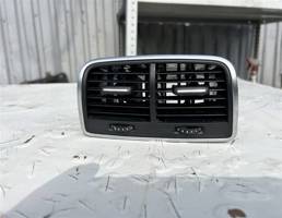Дефлектор приточного воздуха для Audi A6 (C7 4G)2011-2014  запчасти бу