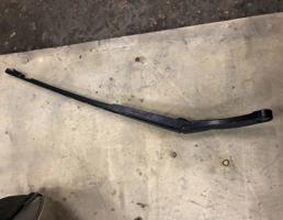 Поводок стеклоочистителя передний правый для Audi A6 (C6 4F) 2005-2008  запчасти бу