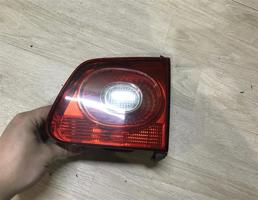 Фонарь задний внутренний правый для Volkswagen Tiguan 2007-2011  запчасти бу