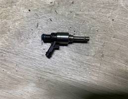 Форсунка бензиновая для Audi A4 (B8) 2007-2012  запчасти бу