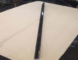 Молдинг стекла двери передней правой для Mercedes-Benz W253 X253 GLC 2015-2019  запчасти бу