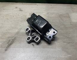 Опора КПП левая для Volkswagen Passat (B7) 2011-2015  запчасти бу