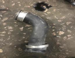 Патрубок для Volkswagen Passat CC 2008-2012  запчасти бу