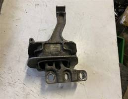 Опора двигателя для Skoda Octavia (A7) 2013-2017  запчасти бу