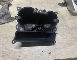 Подстаканник для Audi A4 (B8) 2007-2012  запчасти бу