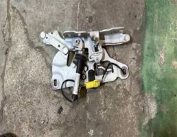 Петля капота правая для BMW 5-серия F10/F11 2009>  запчасти бу