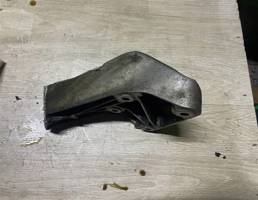 Кронштейн опоры двигателя для BMW 5-серия F10/F11 2009>  запчасти бу