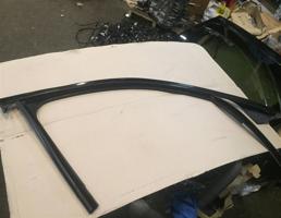 уплотнитель стекла двери передний правый для Mercedes-Benz W253 X253 GLC 2015-2019  запчасти бу