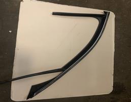 уплотнитель стекла двери передний правый для Mercedes-Benz W205 C-classe 2014-2018  запчасти бу