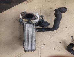 Радиатор ОГ для Volkswagen Golf V 2003-2009  запчасти бу