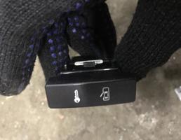 Кнопка центрального замка для Volkswagen Touareg 7L 2007-2010  запчасти бу