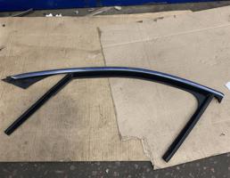 уплотнитель стекла двери передний левый для Mercedes-Benz W205 C-classe 2014-2018  запчасти бу