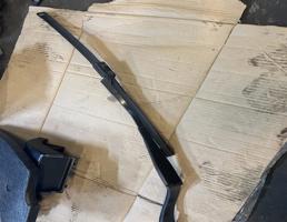 Поводок стеклоочистителя передний левый для Mercedes-Benz W204 C-classe 2011-2015 рестайлинг  запчасти бу